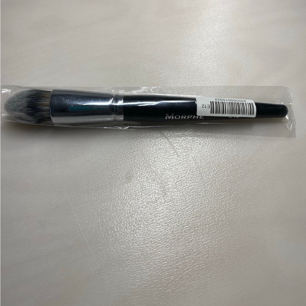 Morphe E12 pointed foundation/buffer brush